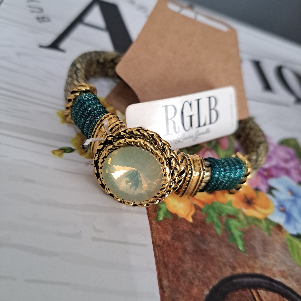 New with tags, beautiful Green Crystal center bracelet